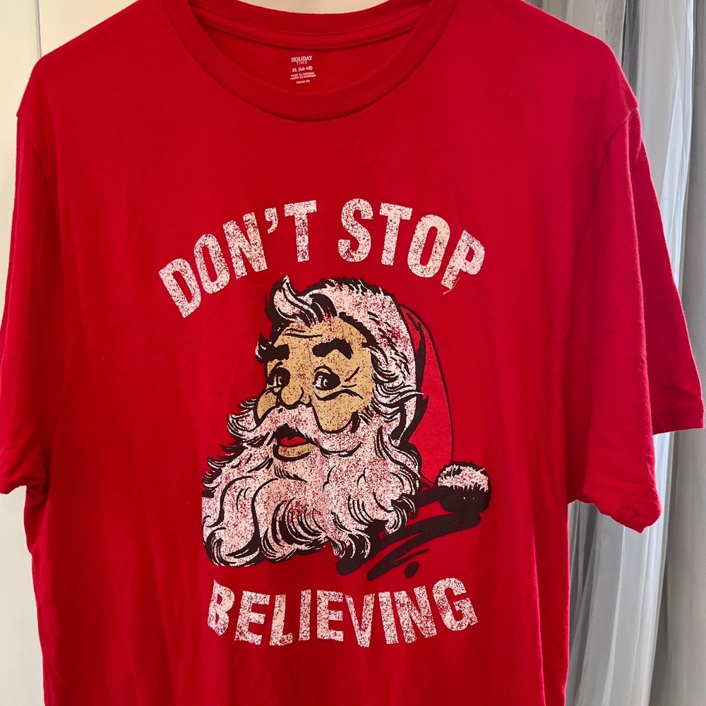 XL Red Santa “Don’t Stop Believing” T-Shirt  Like New Condition